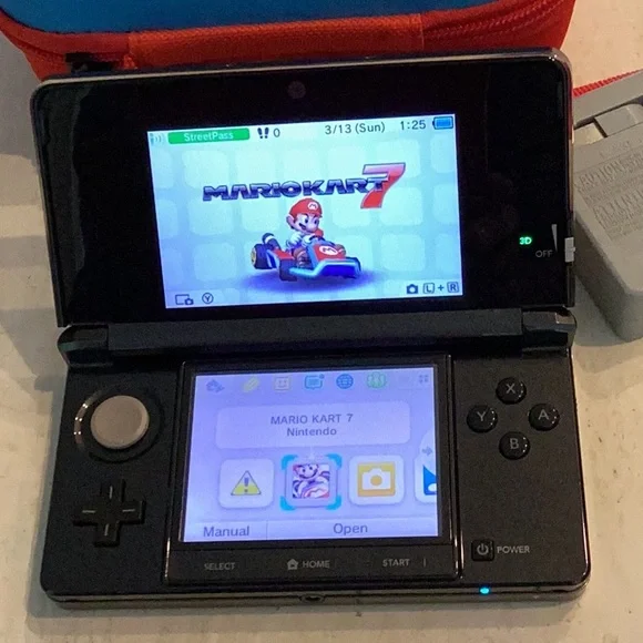 Nintendo 3DS Console & Charger Handheld System Black - Picture 2 of 13